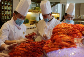 加拿大龙虾今年贵爆了，好在还有中国人..