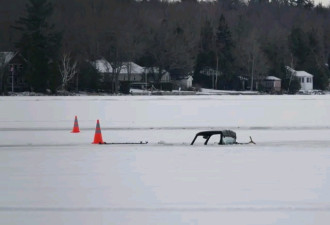 冰钓景区事故：两辆汽车沉入冰湖 一死一伤