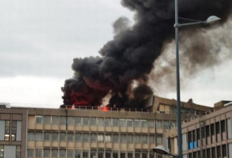 法国里昂大学发生大型爆炸 现场火光冲天黑烟漫