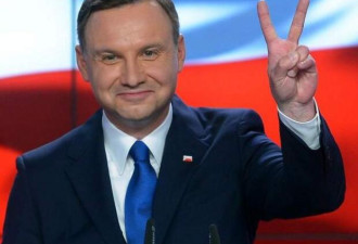 波兰一市长遇刺身亡后 总统又收死亡威胁