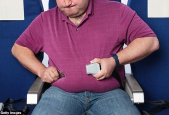 乘飞机被邻座胖子挤坏了向航空公司索赔10万元