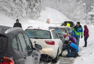 阿尔卑斯山区雪崩，多名滑雪客受伤身亡