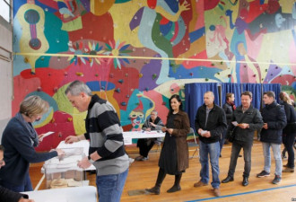 法国大选回顾：中间派和极右翼候选人对决
