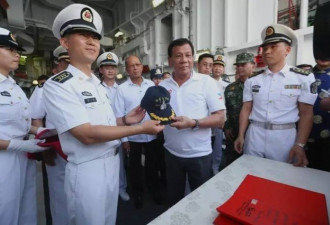邀中国军演拒白宫邀请 菲律宾总统打的什么算盘