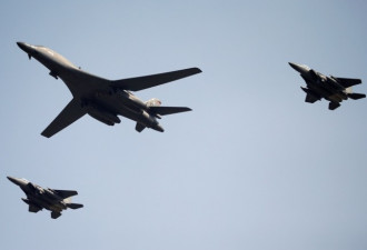 美战略轰炸机飞越朝鲜半岛 朝强硬回击