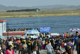 为看朝鲜别样风景 全国各地游客挤爆鸭绿江畔