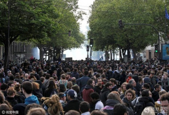 巴黎“五一”劳动节万人大游行现场