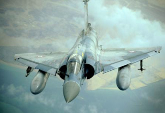 法国空军一架幻影2000战机在训练时失踪