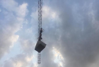 阵仗大！海南大学一男子动用工地塔吊求婚