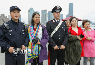 意大利警察上海巡逻 游客：好帅