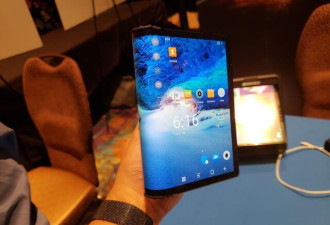 中国产世界首款折叠屏手机FlexPai亮相售价公布