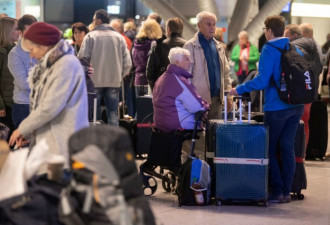 德机场保安罢工致700多航班取消 11万乘客难受