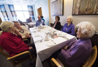 老龄化的加拿大：妇女比男性生活更艰难