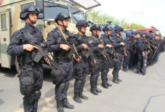 中国新疆博州开展反恐维稳武装拉动