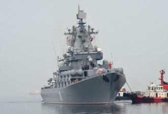 俄军舰放弃阅兵 紧急出动应对美舰