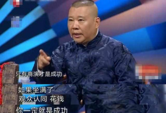 误认自己很红，硬是包下舞台表演！网友：尴尬
