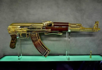 沙特王子拜访巴基斯坦总理 送黄金AK步枪与子弹