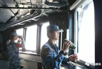 海军首位女副舰长获表彰 系女博士自荐入伍