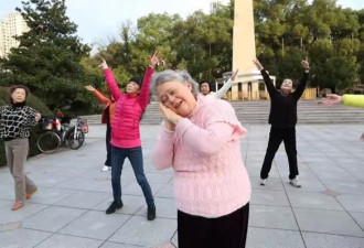 广场舞一跳就是5年美国大妈舞蹈里有真实的中国