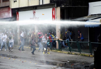委内瑞拉华人商铺遭哄抢 中国使馆应急