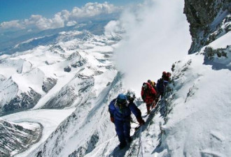 征服所有高山！意大利神仙眷侣完成登山界壮举