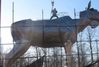 谁的大？挪威和加拿大争最大驼鹿雕像名头
