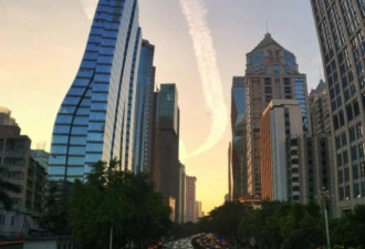 广州天空上热搜啦！刷屏朋友圈天空云朵似彩带