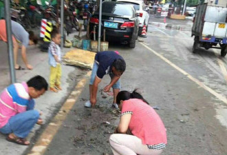 广州大雨珠宝城被水浸 市民争相挖泥“寻宝”