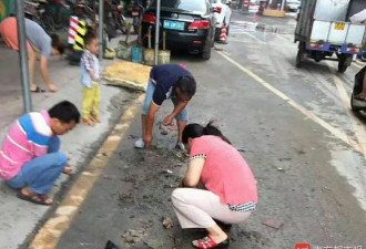 广州大水“洗劫”珠宝城 市民争相寻宝