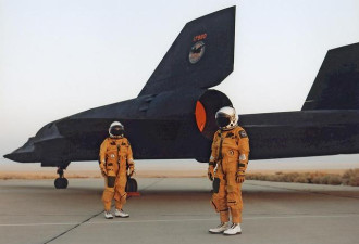 世界速度最快飞机:导弹追不上,飞行员穿宇航服