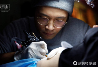这些妈妈将剖腹产疤痕变漂亮文身 重回自信