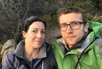 男子把订婚戒指藏项链里 女友戴一年没发现