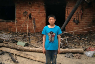 大火失父 13岁男孩：妹妹别哭，会好起来