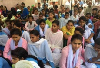 绝食6天！印度女学生要求政府确保上学不被性侵