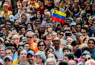美国强烈要求国际社会支持委内瑞拉的反对派