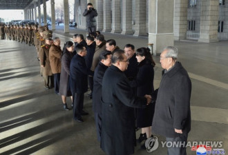 朝鲜友好艺术代表团启程访华 金与正等车站送行