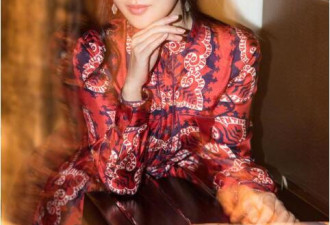 48岁杨钰莹写真 身材凹凸有致网友看呆: 好撩人