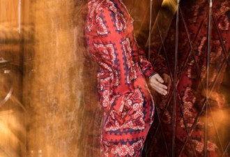 48岁杨钰莹写真 身材凹凸有致网友看呆: 好撩人