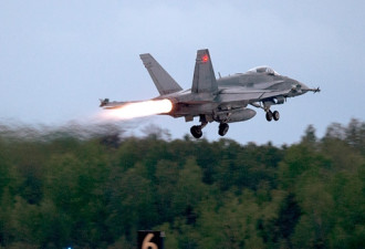 美加战机拦截俄罗斯轰炸机