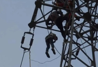 10岁男孩爬30米高压线塔掏鸟窝 触电被困