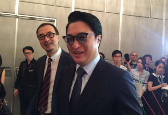 千亿富豪为儿子娶年轻模特，今儿子已力不从心