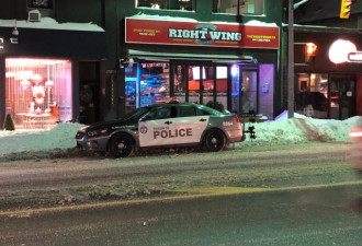 央街酒吧内发生打斗 两名食客被刺受伤