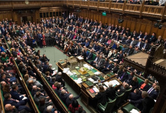 英国议会投票通过2项脱欧协议修正案