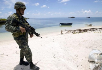 菲律宾正在南海填海造地 却被近百中国船包围