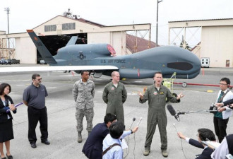 驻日美军展示“全球鹰”无人机 被日媒狂拍