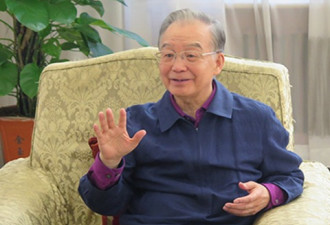 温家宝罕见家中现身 如今竟老成这样