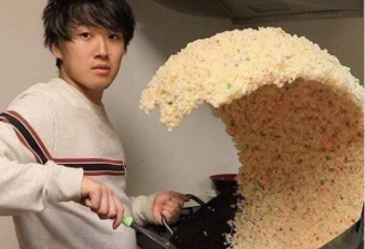 见过海啸炒饭吗？ 一张照片把岛内网友惊住了