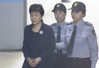 朝媒报朴槿惠受审：“婊子”无耻态度激起怒火