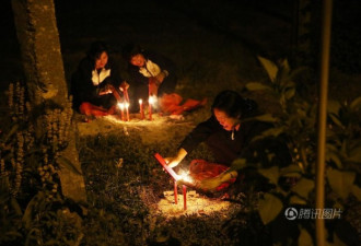 安徽毛坦厂高考陪读家长烧香 “神树”受损