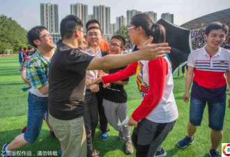 合肥一中高考生拍超级毕业照:2200人同框